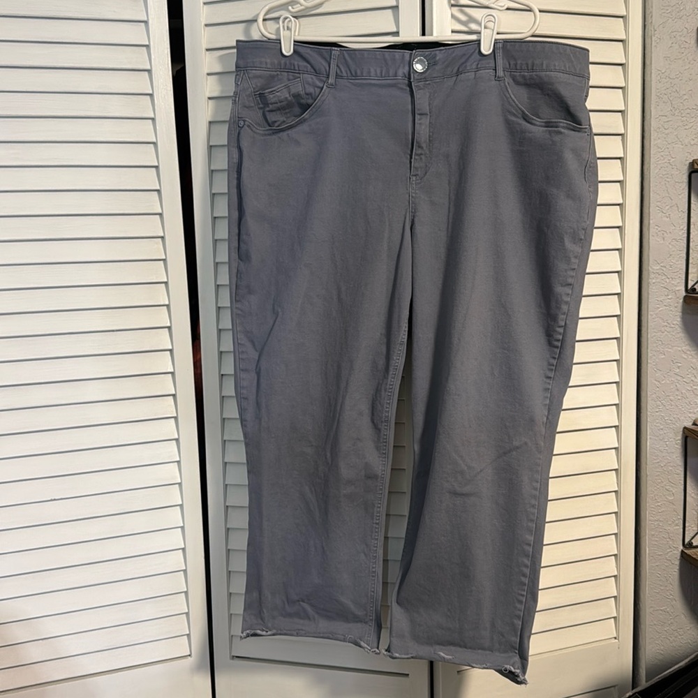 Wit & Wisdom Women’s blue/grey chino pants. Sz 22W. Ruff edge hem. Elastic waist